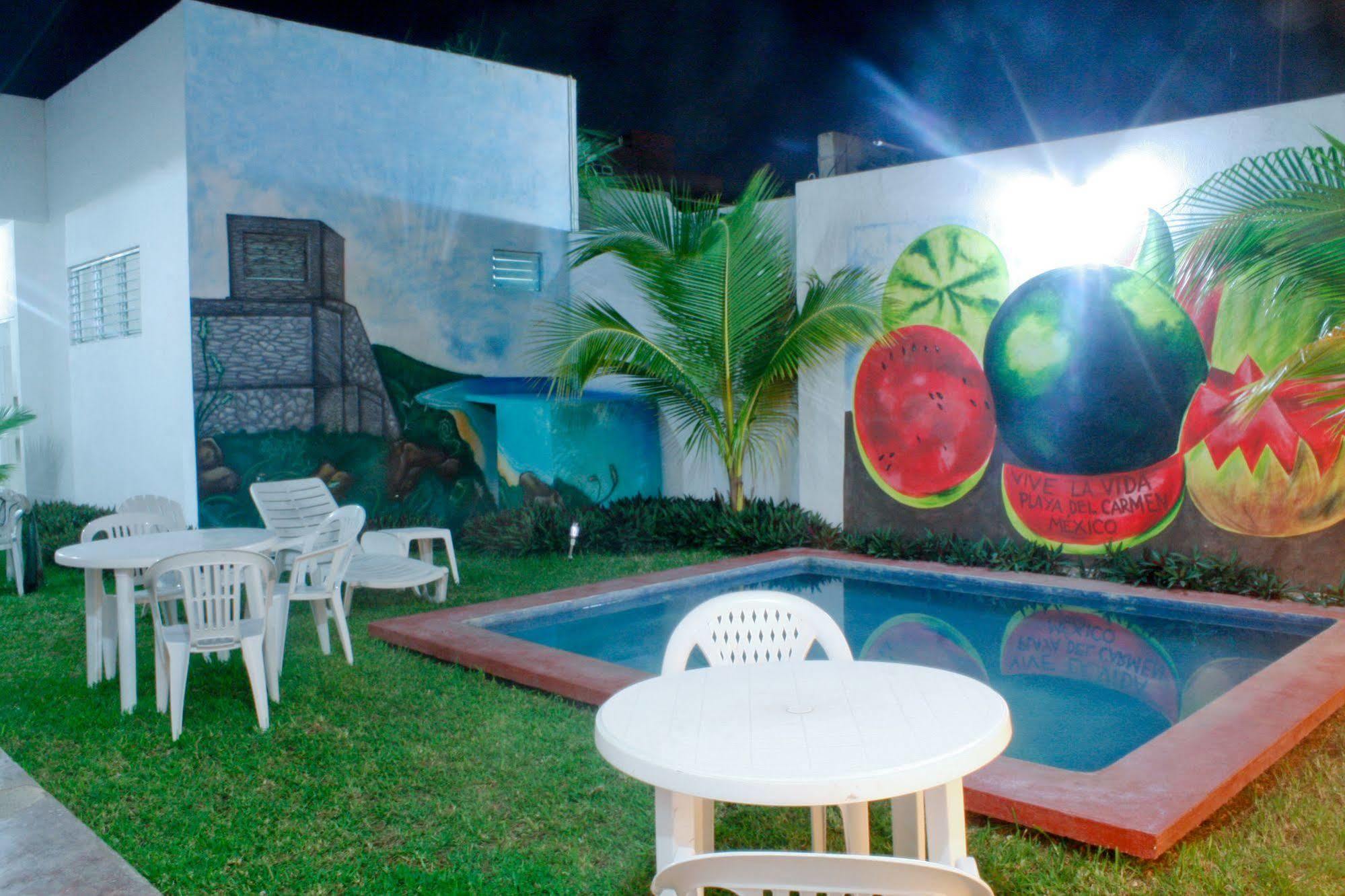 Hostal Vive La Vida Playa del Carmen Exterior photo